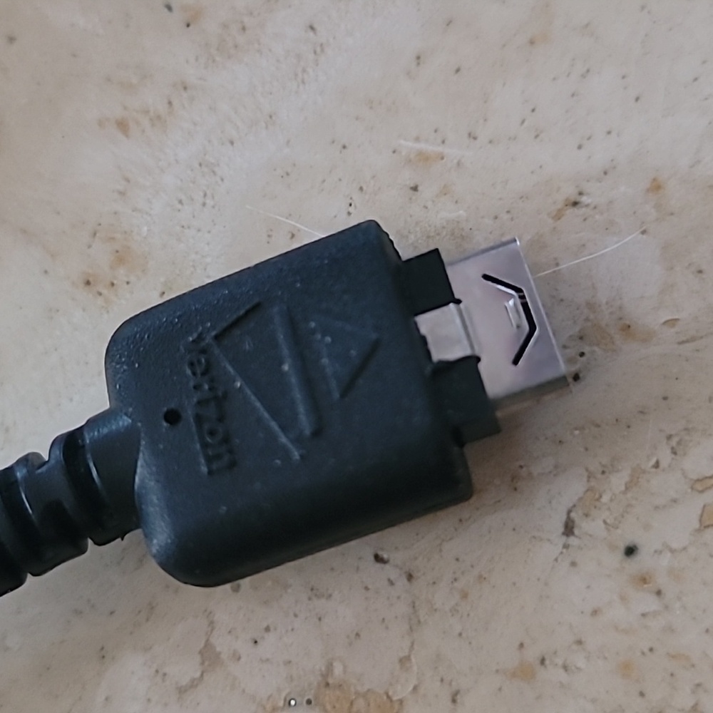 Verizon Car Charger - Picture 4 of 12